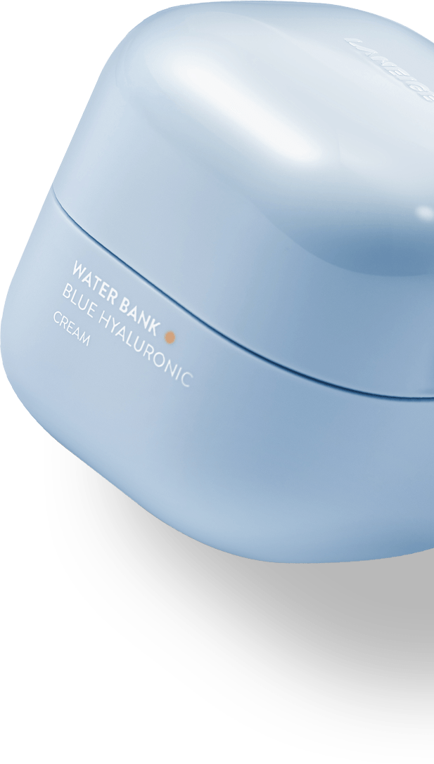 LANEIGE Water Bank Blue Hyaluronic Cream’s lightweight texture helps its hydrating and makes perfect moisturizer for dry skin.