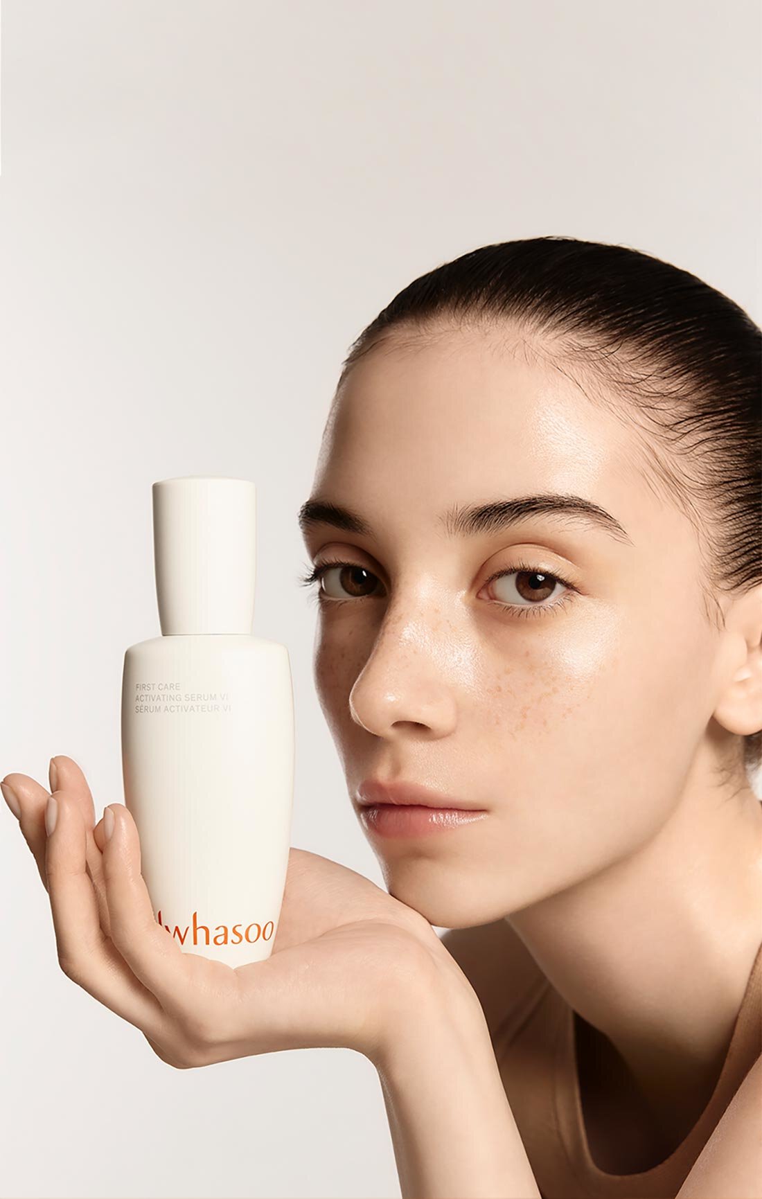 Apply Sulwhasoo First Care Activating Serum, the anti-aging serum after facial cleansing and before using face moisturizers to leave your skin smoothing, regenerated and more radiant