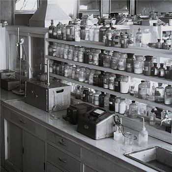 始自1954 Amorepacific集團 - 建立化妝品業界的首個專門實驗室