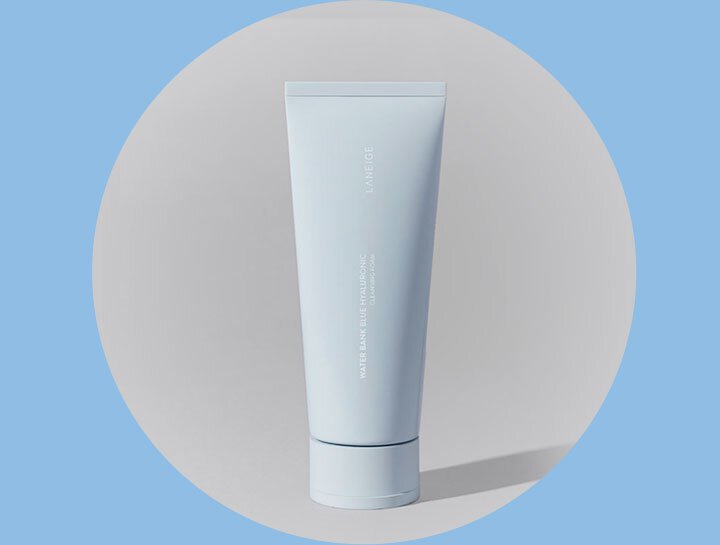 Water Bank Blue Hyaluronic hydrating Cleansing Foam makes clear skin