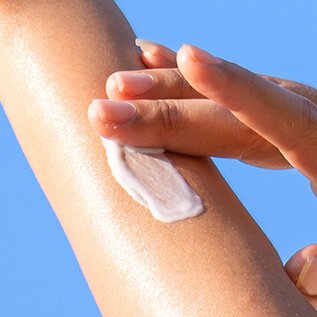 Loại bỏ kem chống nắng (vật lý) 96,84%.
