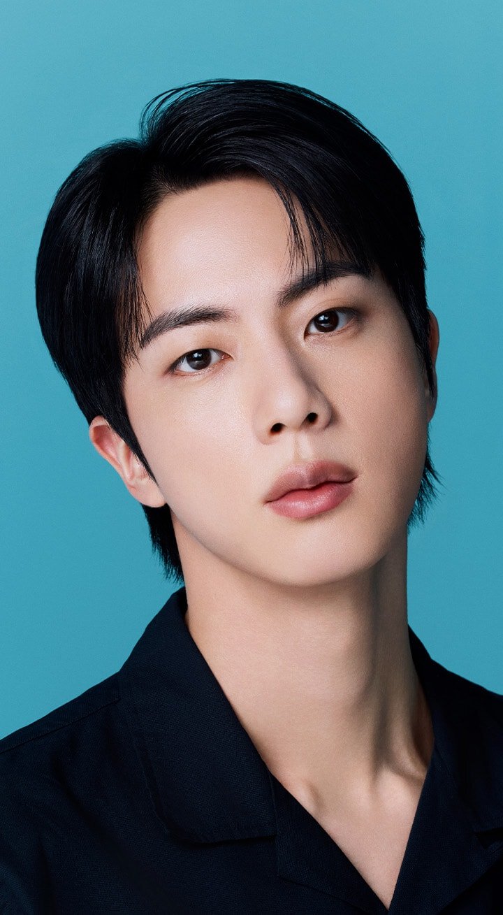 A man with dark hair and a serious expression models the smooth, flawless look of the Laneige NEO Cushion Mewy.