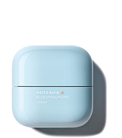 Lightweight texture of Water Bank Blue Hyaluronic moisturizer for dry skin enhances hydrating