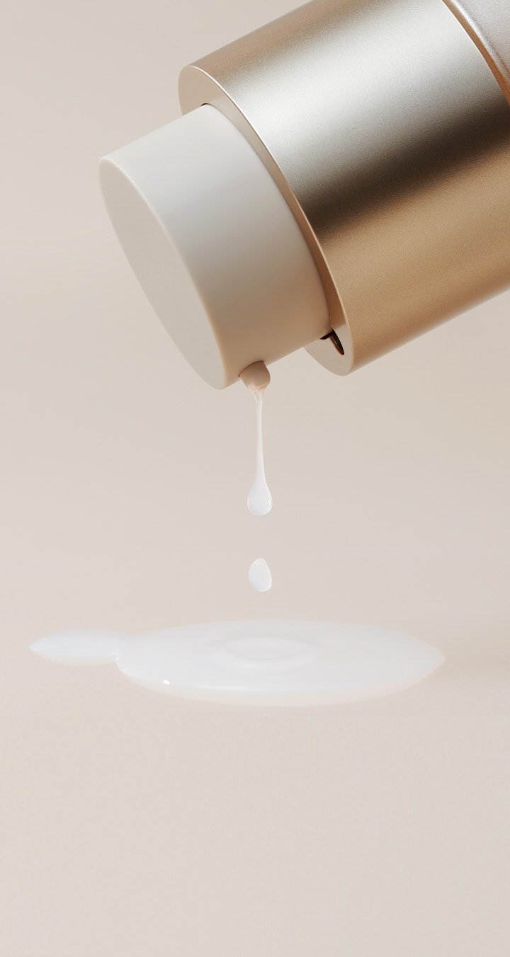 Image of Laneige Perfect Renew 3X Skin Refiner Advanced dispensing from the pump.