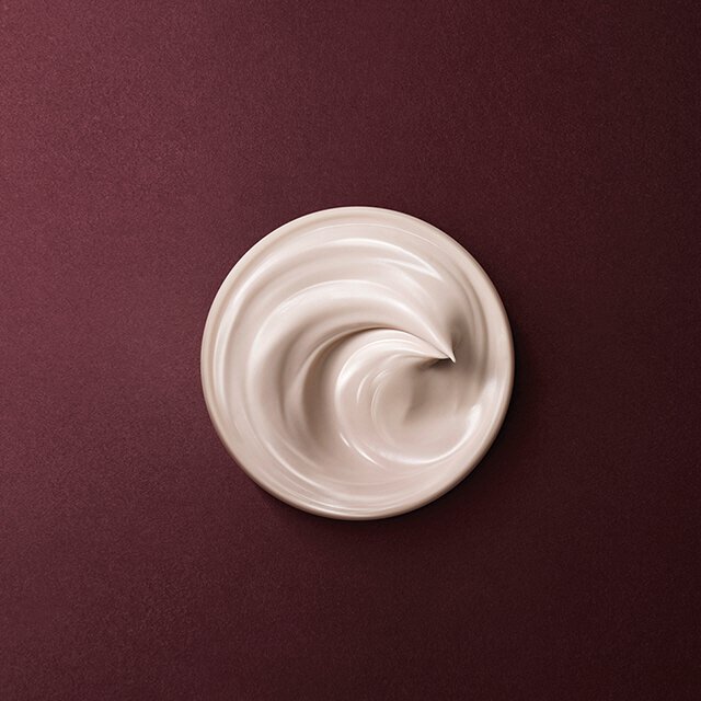 Timetreasure Invigorating Cream, this anti wrinkle, anti-aging cream to help visibly firm sagging skin and achieve a reverse aging effect with rich, nourishing yet lightweight texture.