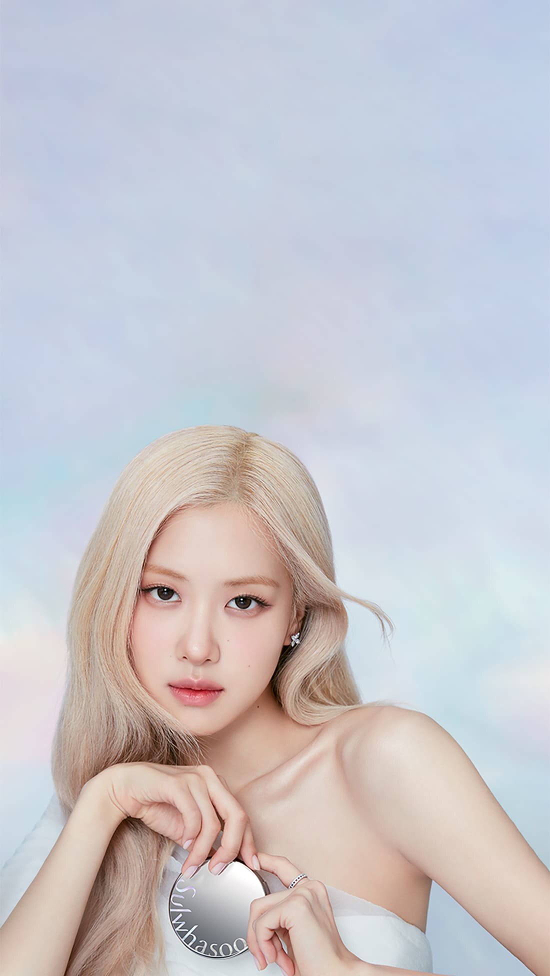 Rosé with Perfecting Cushion in her hand