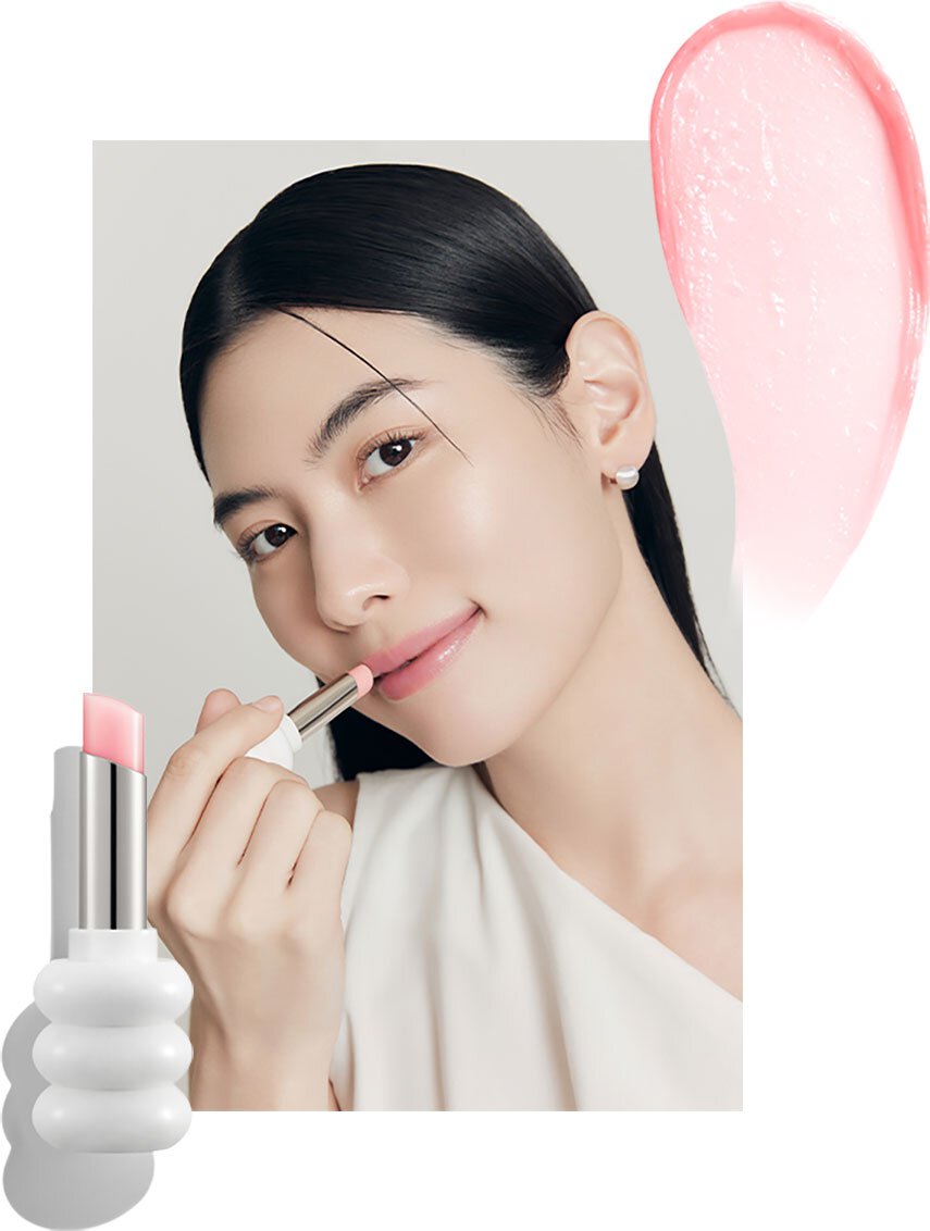 A model with Glowing Lip Balm  NO.030 Petal on her lips
