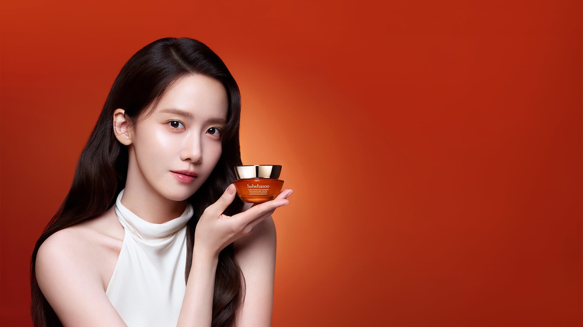 Yoona holding Sulwhasoo Concentrated Ginseng Rejuvenating Cream