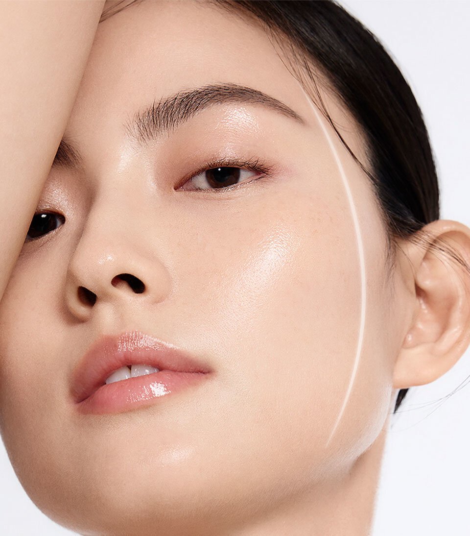 A woman with radiant, healthy-looking skin gazes serenely at the camera, showcasing the hydrating and wrinkle-softening effects of Sulwhasoo's Concentrated Ginseng Rejuvenating Cream.