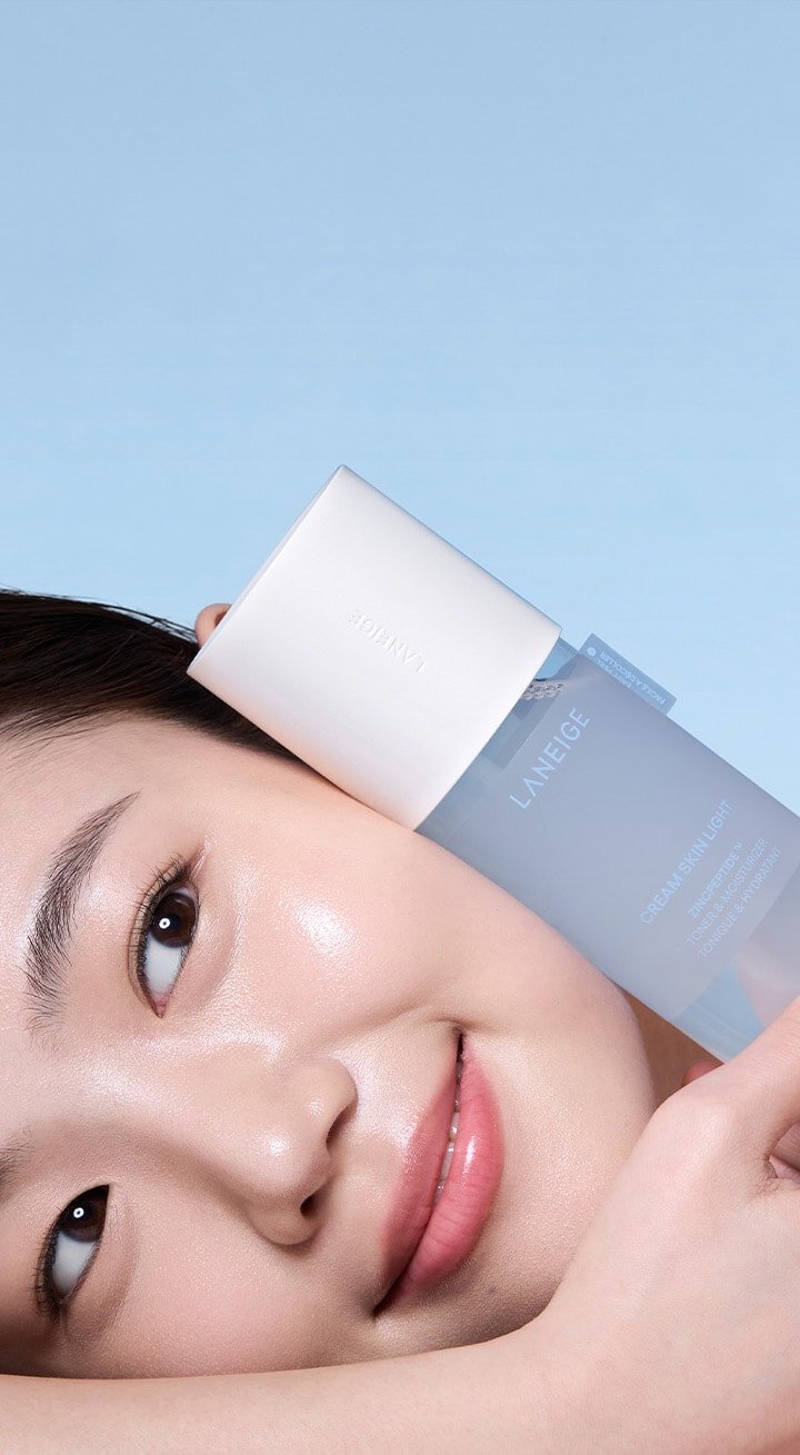 Image highlighting 12-hour oil control for dehydrated oily skin