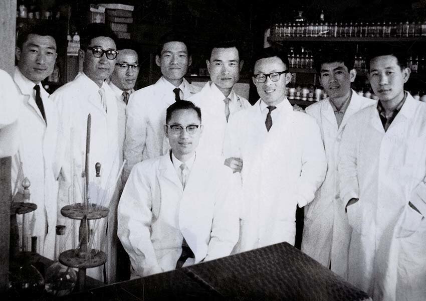 始自1954 Amorepacific集團 - 建立化妝品業界的首個專門實驗室